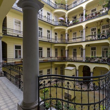 Modern, Luxury Flat In The Heart Of Budapest Ngoại thất bức ảnh
